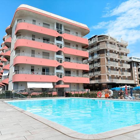 Ferienwohnung Apollo Fronte Mare Lido di Jesolo Exterior foto