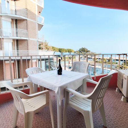Ferienwohnung Apollo Fronte Mare Lido di Jesolo Exterior foto